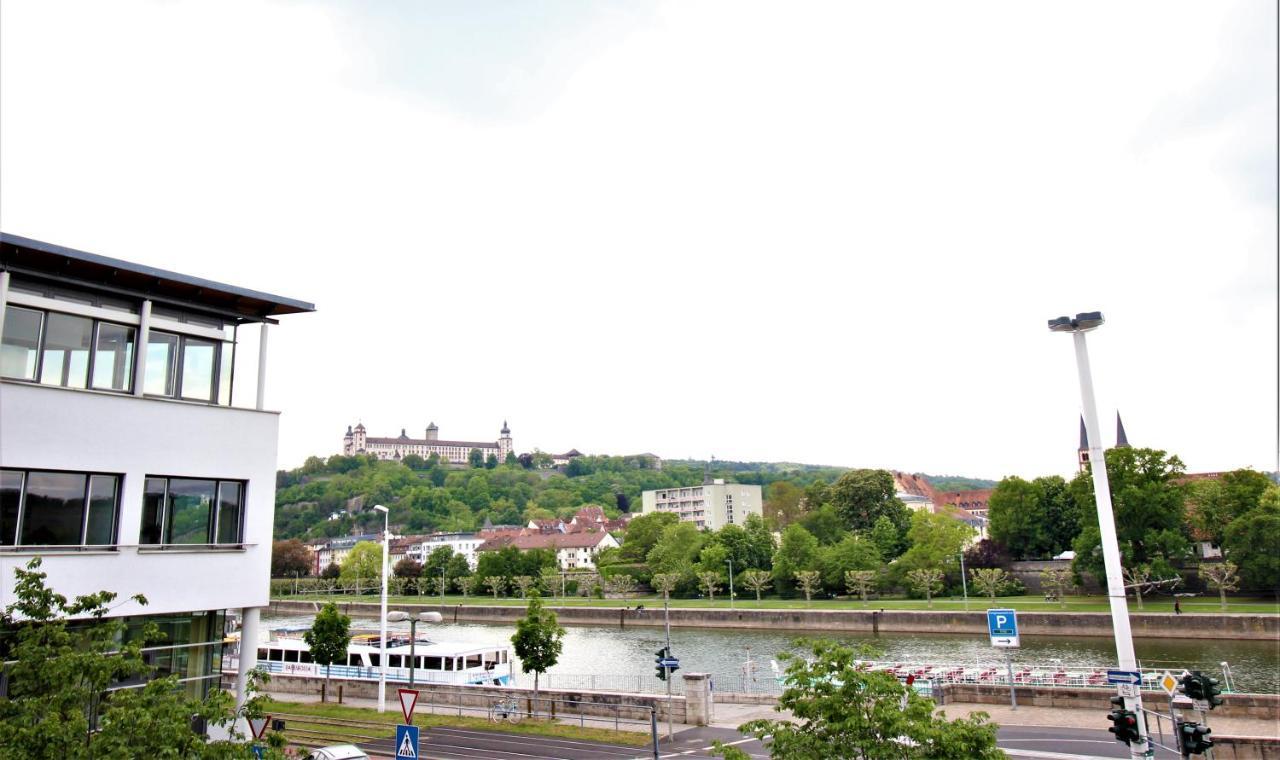 Luxury City Apartment - View Of River And Castle ヴュルツブルク エクステリア 写真